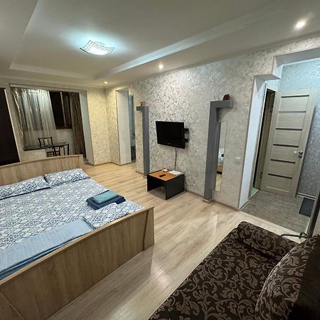 One-Room Apartment Opposite Almaty Airport Turksib Exteriör bild