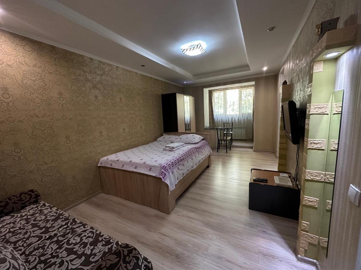 One-Room Apartment Opposite Almaty Airport Turksib Exteriör bild